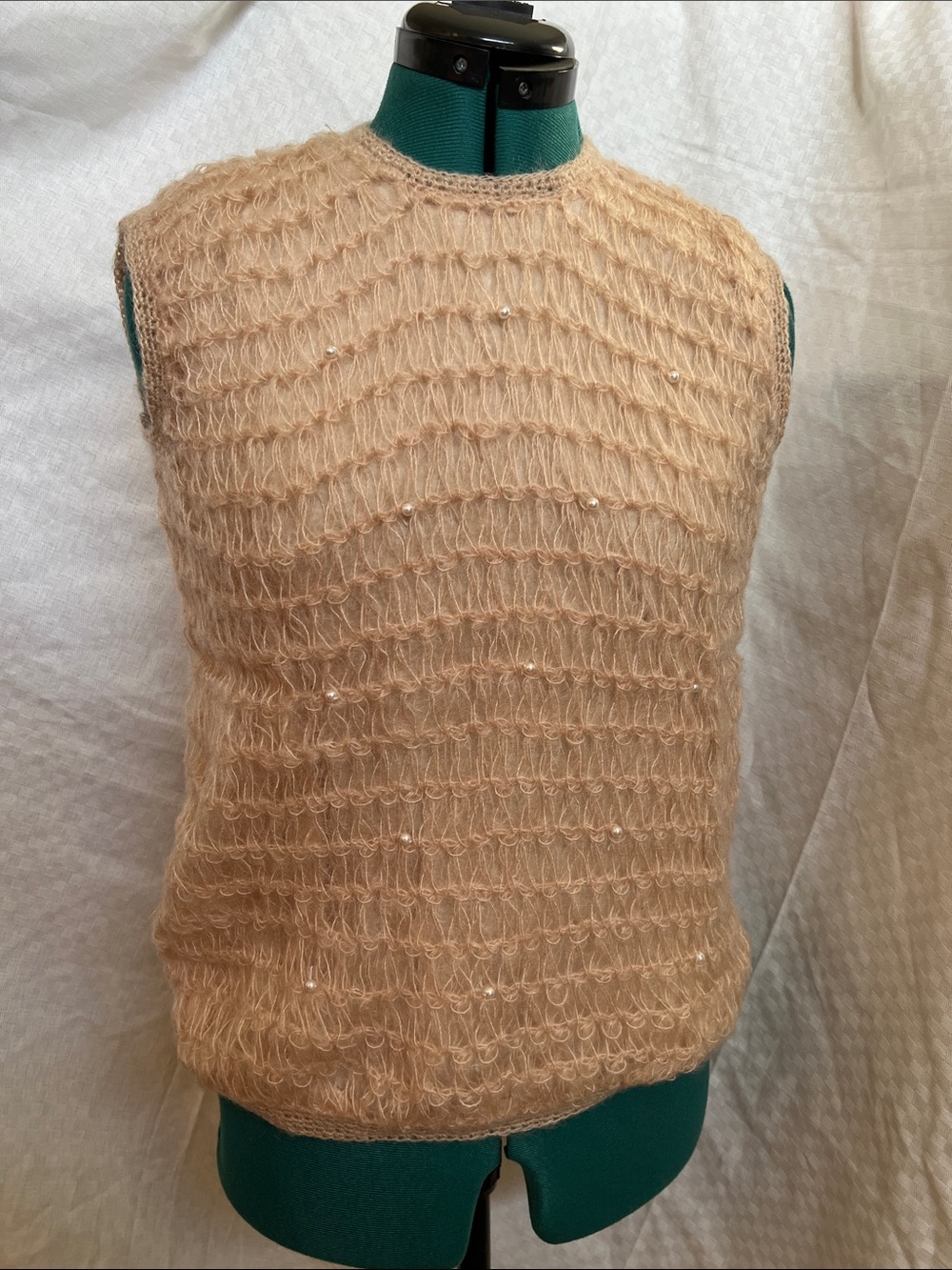 Vintage Beige Delicate Knit Sleeveless Sweater with Pearls and Crochet Edges